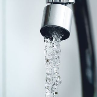 waterkraan waar water uitkomt